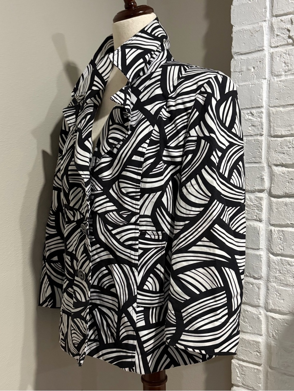 Rafaella Black & White Patterned Women's Jacket - Picture 2 of 8